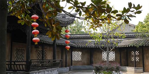 世德堂位于黄店镇三泉村。又称“将士厅”。始建于南宋淳熙八年。现存三进，面阔皆三间，坐北朝南，偏东，硬山顶，占地面积710平方米。第一进建于明嘉靖年间，有牌坊式砖雕门楼，次间梁架均用砖砌入墙体之中。