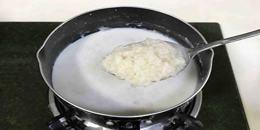 4.加入两大匙酒酿。