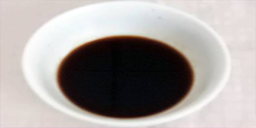 4.用盐、白糖、醋、酱油、料酒勾兑成汁。